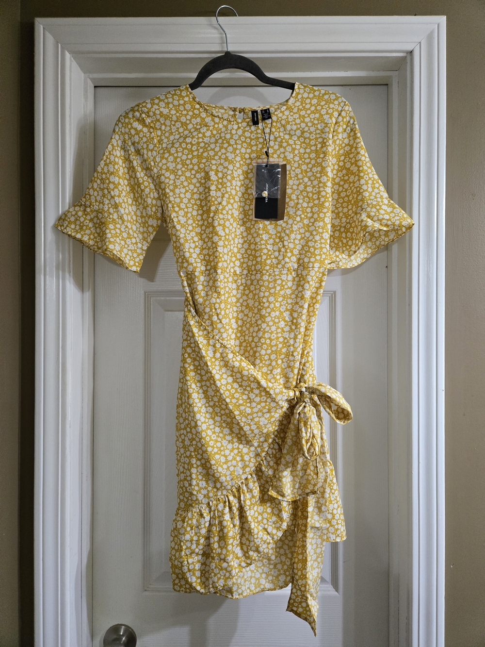 NWT Vero Moda Size Small Women's Yellow Floral Wrap Tie Dress